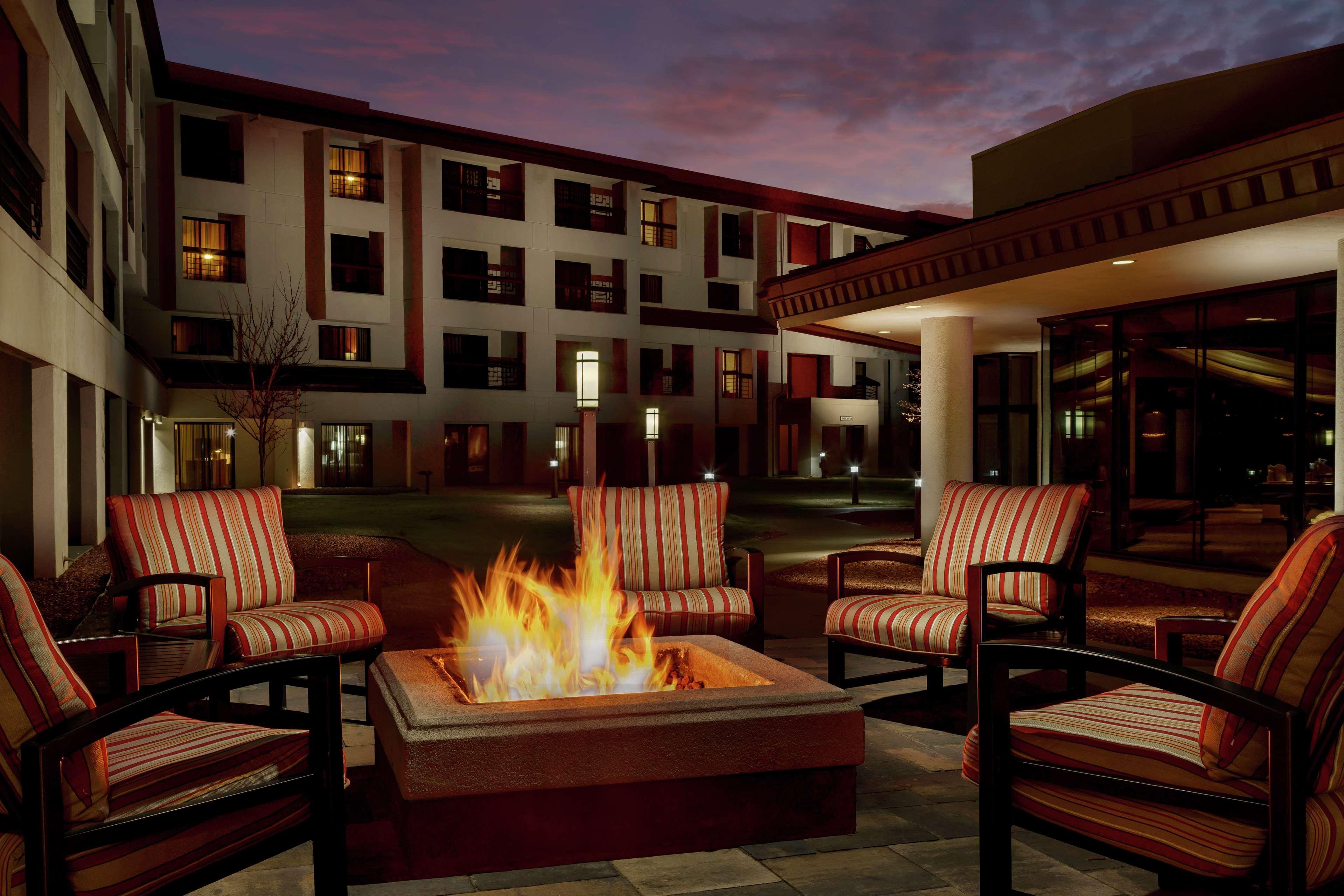 Doubletree By Hilton Colorado Springs Hotel Bagian luar foto